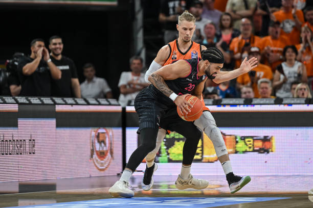 他在接球瞬 他在接球瞬