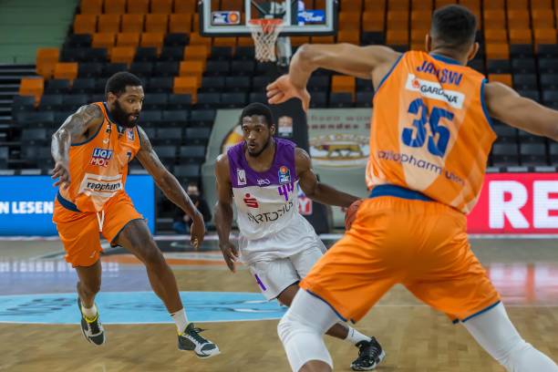 崭露头角 崭露头角